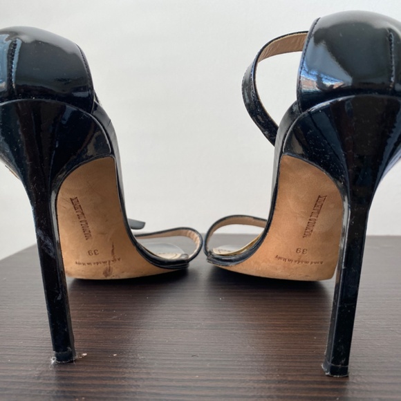 Manolo Blank Chaos Sandal in Black Patent - Picture 4 of 6